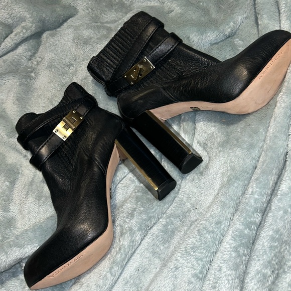 BCBG Black Leather Booties With Wrap Buckle Detail-NWT-Sz 8.5 - Picture 2 of 12